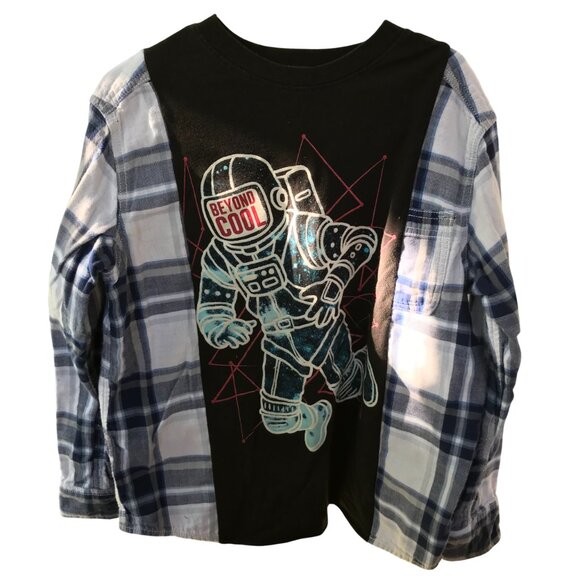 Upcycled Oversized Astronaut Graphic T-Shirt, Boy’s Size 10-12: Pullover Sweater - Picture 3 of 11